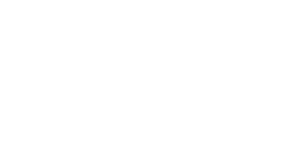 耕畜連携で極上の肉質をつくる 豚皇で使われる豚肉は、熊本県にあるナガイエ城南農場で作られます。清潔で、ストレスフリーな環境で育つ豚肉は、しっかりとした肉の旨みを持ちながら臭みがなく、甘い脂身と柔らかい食感が特徴です。ナガイエ城南農場では豚糞を堆肥化し、その堆肥で飼料米を作り、独自の配合でブレンドして餌にしています。耕畜連携の過程において微妙な配合にこだわることが上質な肉を作り上げるのです。水は阿蘇の伏流水で有名な熊本の地下水を100％使用、純度の高いミネラルウォーターで育ちます。また、寒暖差の少ない環境づくりとして、豚舎は全てウインドウレス。夏の高温時でも食欲を落とすことなく健康な豚が育ちます。口にするとわかる肉質の違いにきっと唸っていただけるはずです。